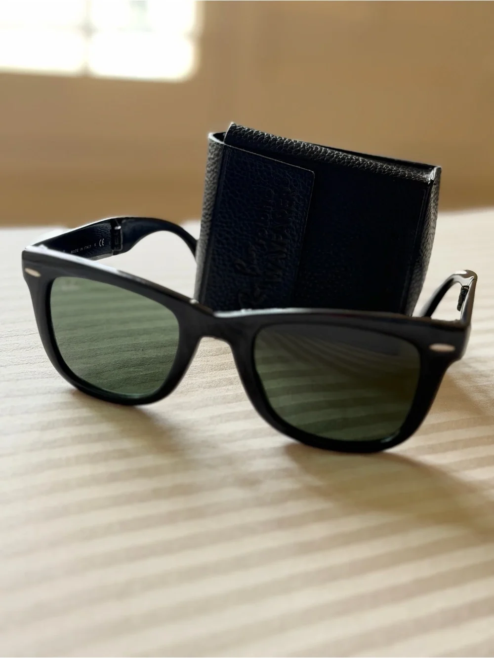 Ray-Ban Folding Wayfarer Sunglasses in Black With Carrying Case